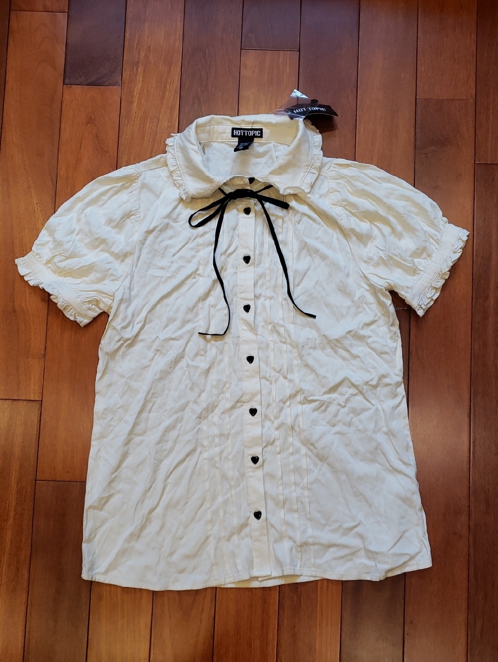 Women's Medium Hot Topic black heart Pintuck blouse